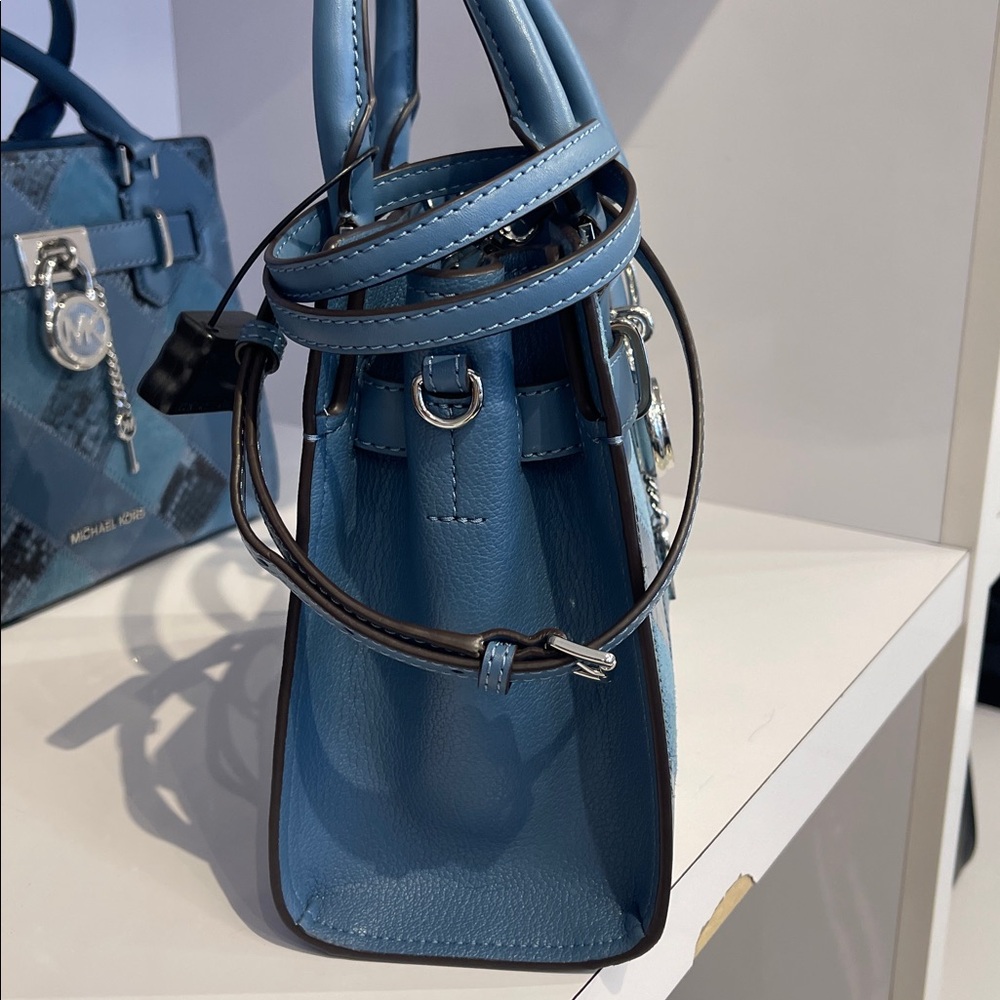 MICHAEL KORS Hamilton Sm Patchwork Satchel Crossbody Bag
Cornflower
NWT - Picture 5 of 16
